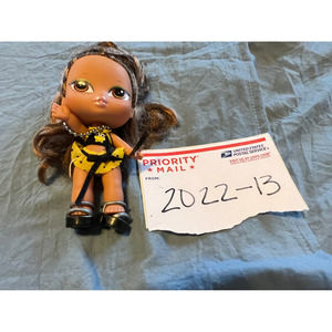 Bratz babyz girls hair flair Yasmin? yellow outfit brown hair brown eyes